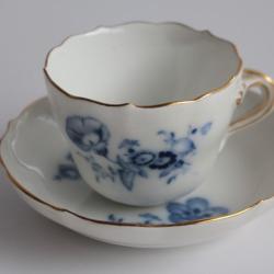 MEISSEN Tasse à café porcelaine Fleur bleue XIXe siècle