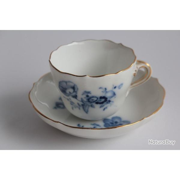 MEISSEN Tasse � caf� porcelaine Fleur bleue XIXe si�cle
