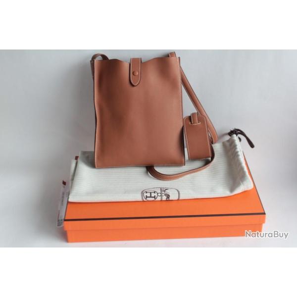 HERMES Sac Pochette uniforme bandouli�re Onimaitou cuir marron