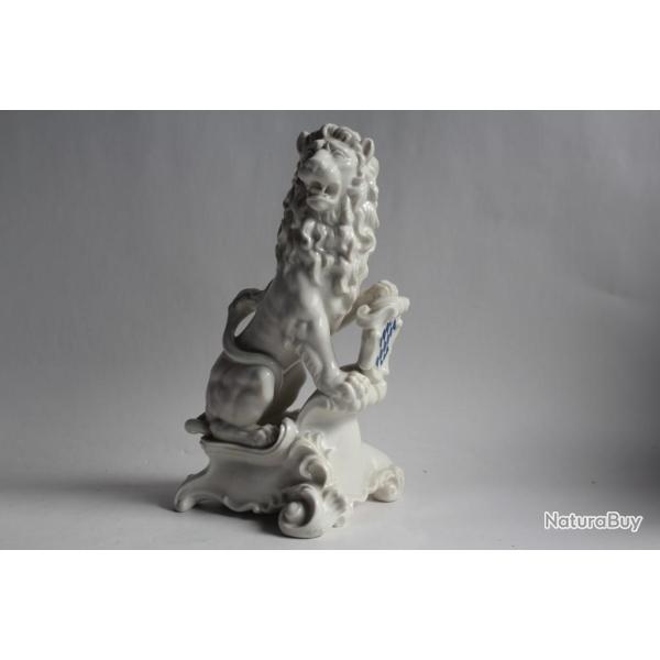 NYMPHENBURG Lion baroque porcelaine Josef Wackerle