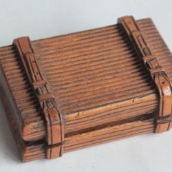 Ancienne boite &agrave; timbres bois sculpt&eacute;