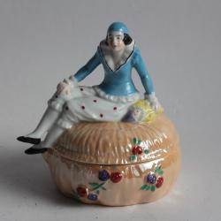 Boite &agrave; poudre porcelaine Sitzendorf Pierrette Allemagne