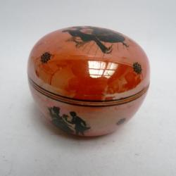 Boite a cr&egrave;me porcelaine &eacute;maill&eacute;e d&eacute;cor Napol&eacute;on III