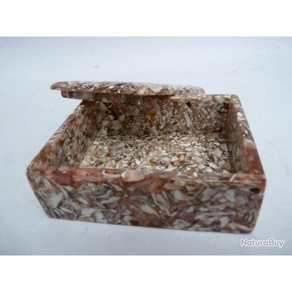 Ancienne boite en plastique compress�