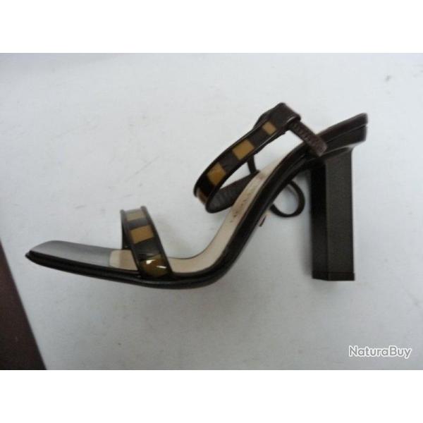 LOUIS VUITTON Sandales � talons femme T 36,5