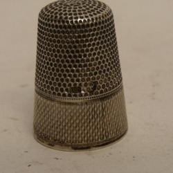 D&eacute; a coudre argent