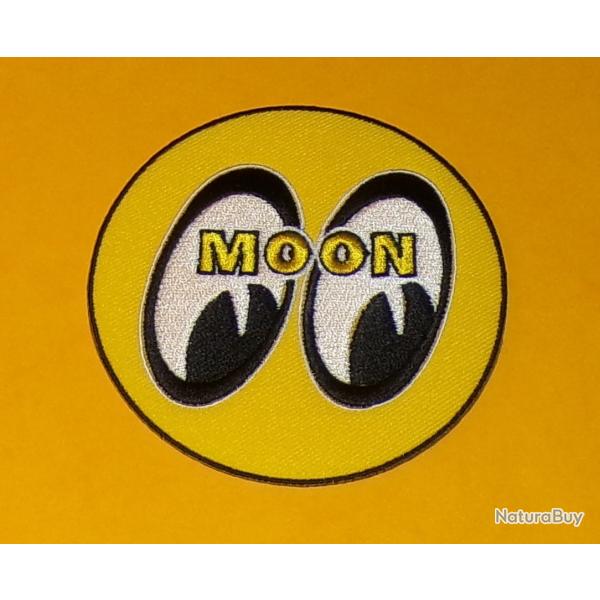 TISSU PATCH : MOON JAUNE  , DIAMETRE 9 CM , BON ETAT VOIR PHOTOS . POUR TOUT RENSEIGNEMENT ME CONTA