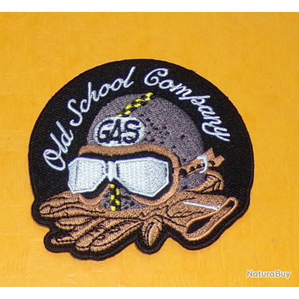 TISSU PATCH : OLD SCHOOL COMPAGNY ,BIKER DIAMETRE 8 CM , BON ETAT VOIR PHOTO . POUR TOUT RENSEIGNE