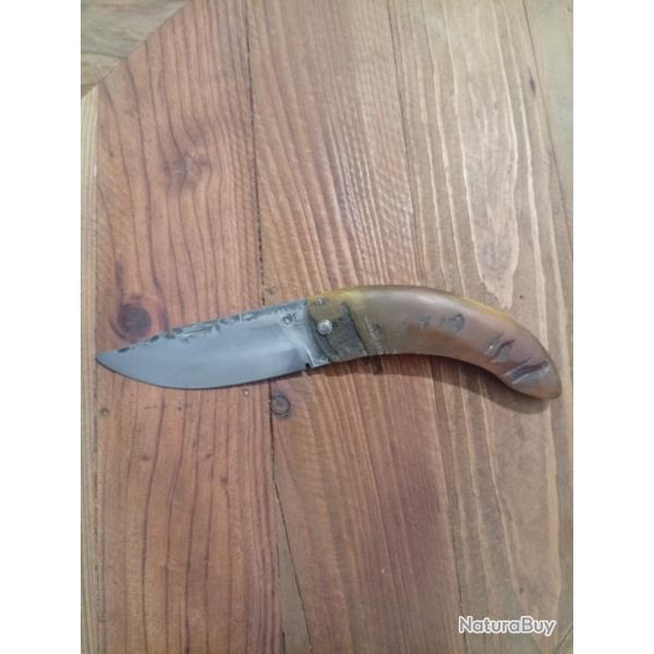 Couteau pliant deux clous acier carbone XC75 et belier