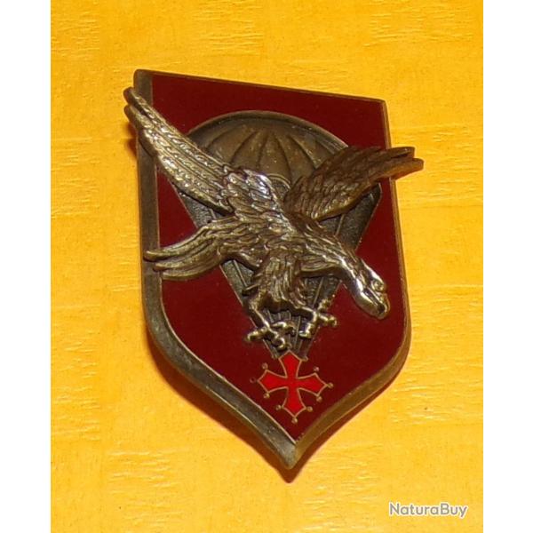 INSIGNE PARACHUTISTE : 11 Division Parachutiste, fond fonc, pingle sertie, FABRICANT DELSART SENS