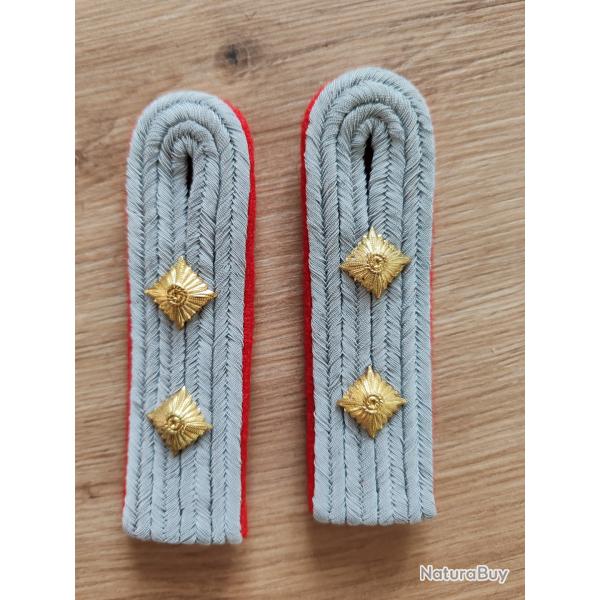 PAIRE DE PATTES D �PAULE DE CAPITAINE DE L ARTILLERIE