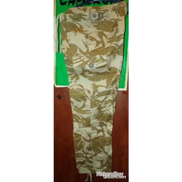 PANTALON DE COMBAT� DE L'ARMEE ANGLAISE , TAILLE 44-46 SOIT XL ,COULEUR DESERT� , POCHES SUR LES JAM