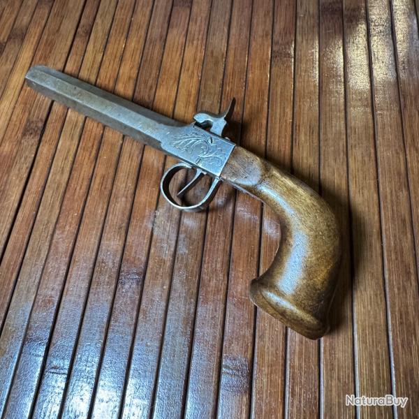PISTOLET  COFFRE PERCUSSION AVEC GRAVURES