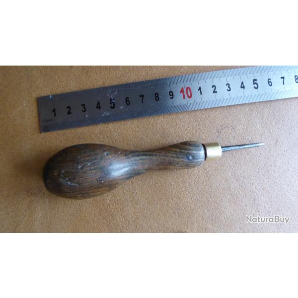 al�ne ou poin�on outil ancien pour le travail du cuir