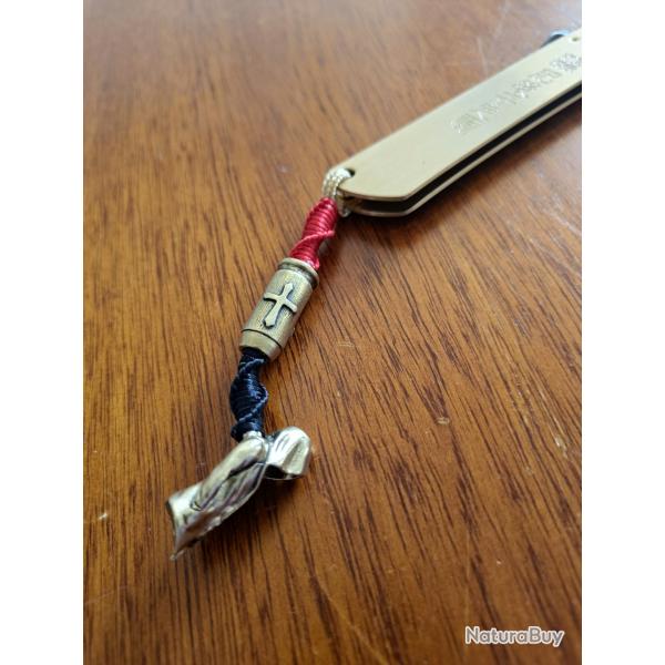 Type Higonokami san-mai damas san-ma personnalis. Assassin Creed skull bullet.