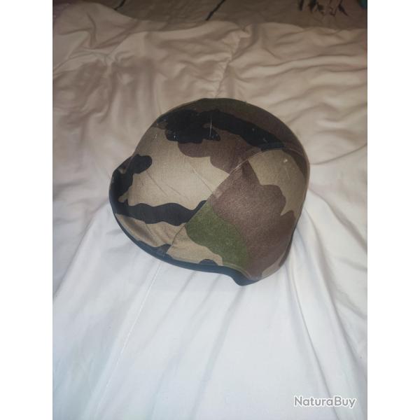 Casque militaire OTAN / NATO K�vlar neuf  survie protection s�curit� + housse de protection.