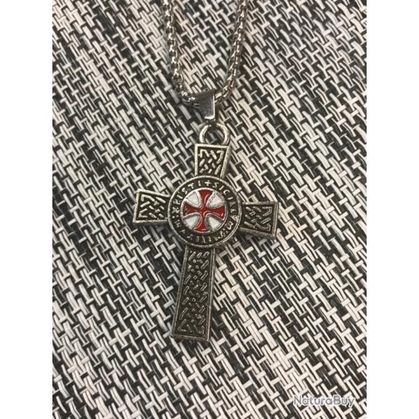 Croix des templiers avec cha�nette