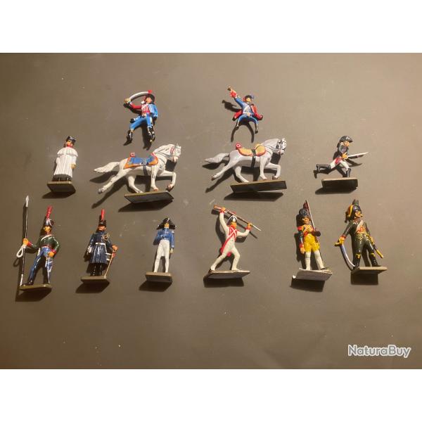 une s�rie de soldats de plomb �poque empire 8 pi�tons et 2 cavaliers
