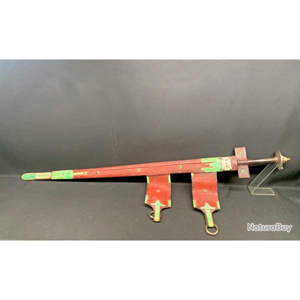 ANCIENNE ET MAGNIFIQUE EPEE TAKOUBA TOUAREG, CIRCA 1950, MODELE RARE, AFRIQUE