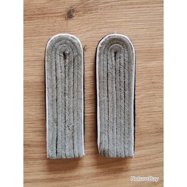 PAIRE DE PATTES D PAULE DE SOUS-LIEUTENANT DE L INFANTERIE.FOND NOIR