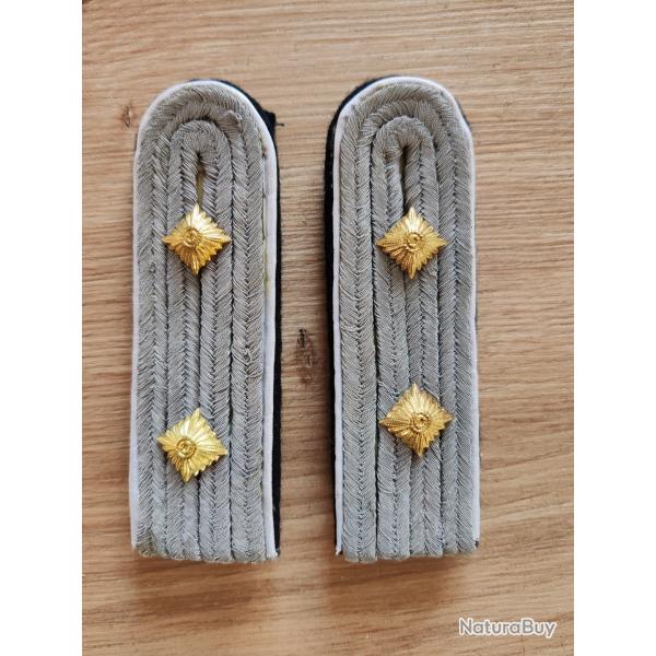 PAIRE DE PATTES D PAULE DE CAPITAINE DE L INFANTERIE.FOND NOIR