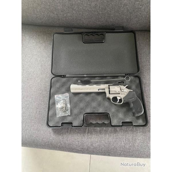 Revolver Taurus Tracker 970, canon 6.5 pouces, calibre 22 LR, �tat neuf.