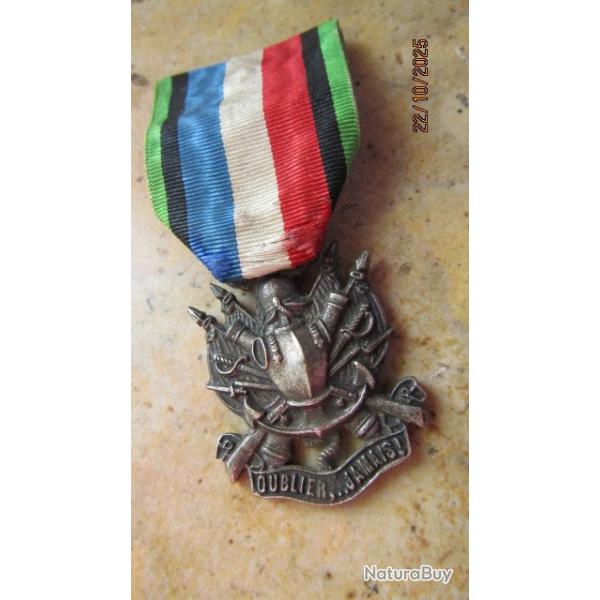 m�daille comm�morative 1870 1871 guerre Prusse argent�e Prussienne Allemagne Napoleon III bouton