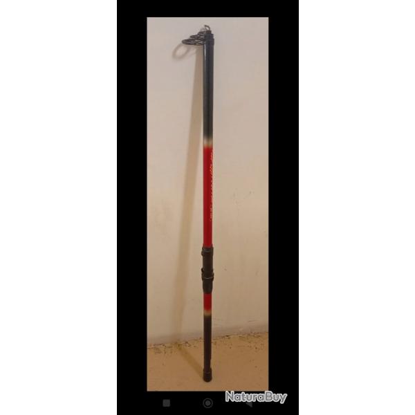 Grande, puissante et magnifique canne  pche de la marque Zebco, rouge et noire