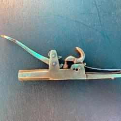 ANCIEN PIEGE A FEU A PERCUSSION DU XIX&deg;, POUDRE NOIRE, LAITON MASSIF, PIEGE A TAUPE, CANON