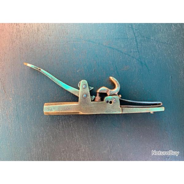 ANCIEN PIEGE A FEU A PERCUSSION DU XIX�, POUDRE NOIRE, LAITON MASSIF, PIEGE A TAUPE, CANON