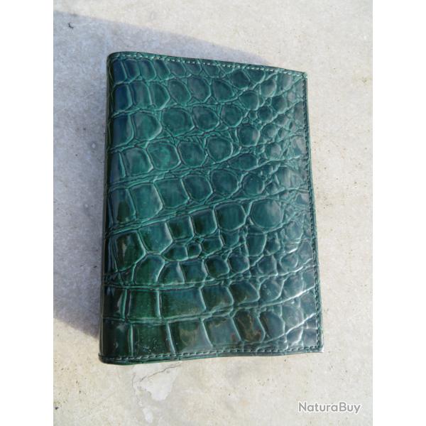 Portefeuille/Porte Monnaie vintage � 4 volets, cuir teint� vert verni (XX�)