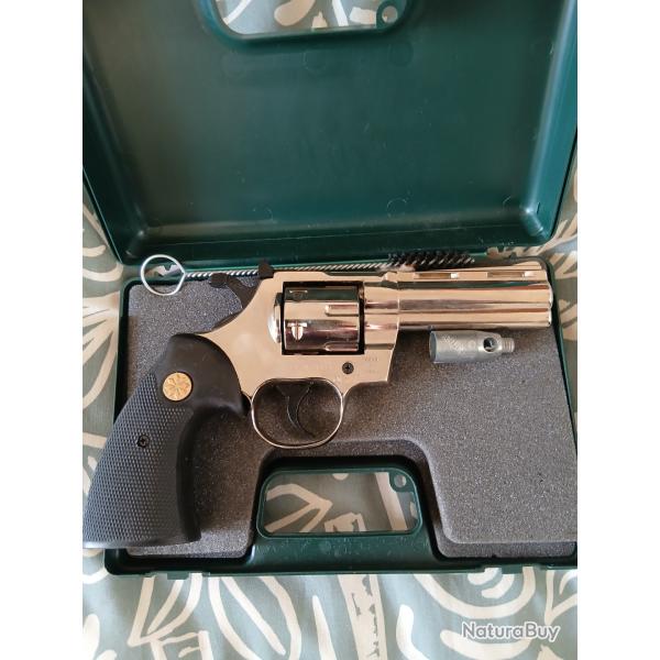 Revolver 9mm � blanc copie du python 357 avec �tui et cartouches 9mm � blanc