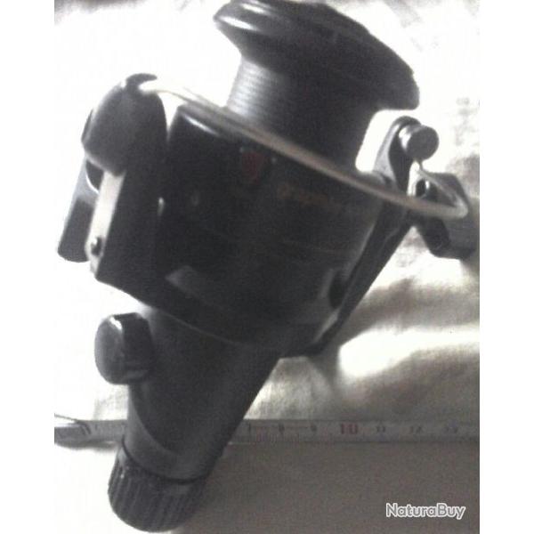 Moulinet grande marque Dam Quick avec une grosse poigne sur la manivelle pour le combat