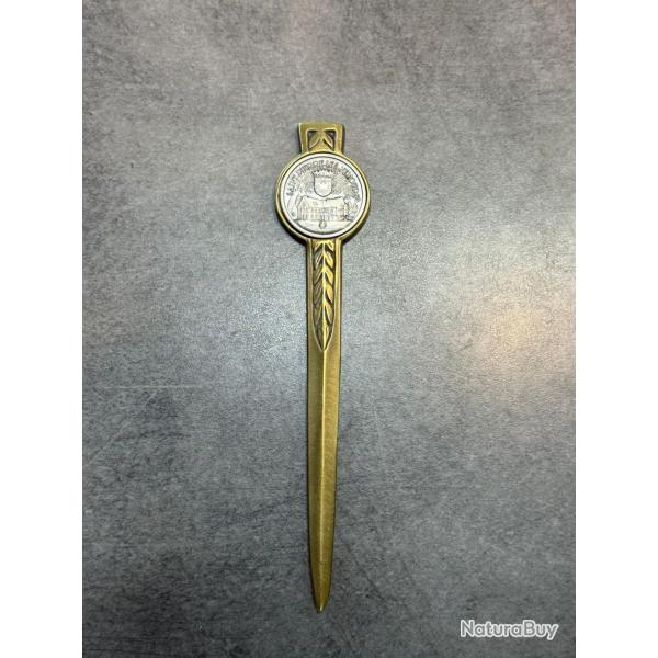 Ouvre-lettre souvenir Saint-Pierre-le-Mo�tier (Ni�vre) - m�tal laiton ancien