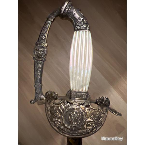 pe d'officier suprieur en argent et nacre