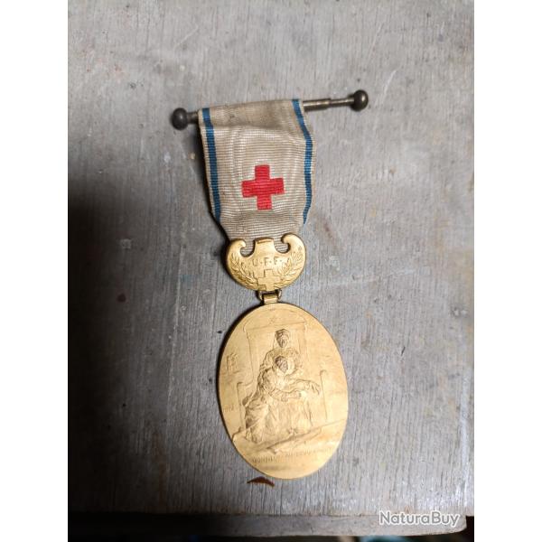 M�daille union des femmes de France . Croix rouge