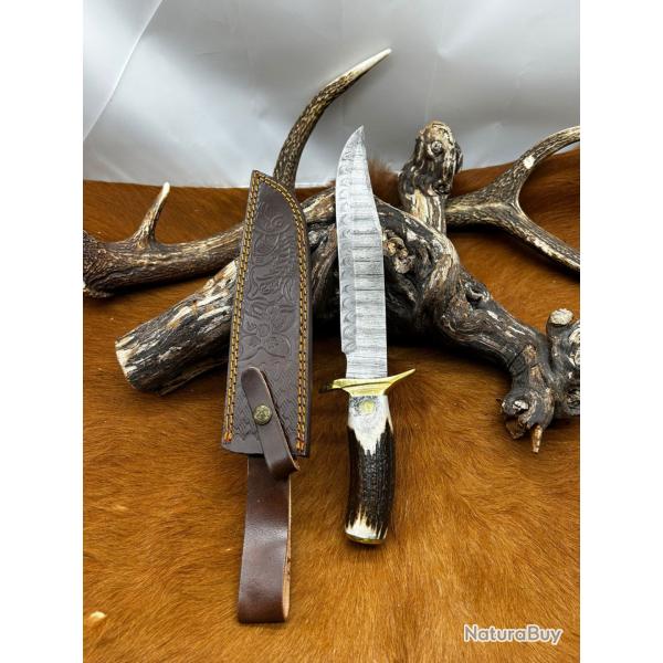 Couteau de chez RITE EDGE lame acier damas et manche en bois de cerf fonc� NBCD101