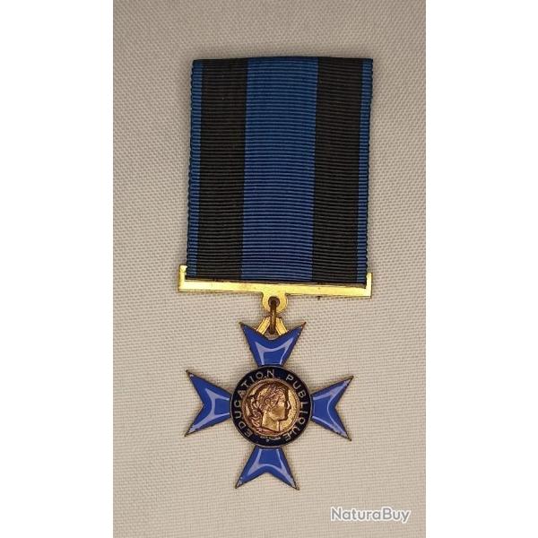 M�daille �ducation publique mod�le fantaisie