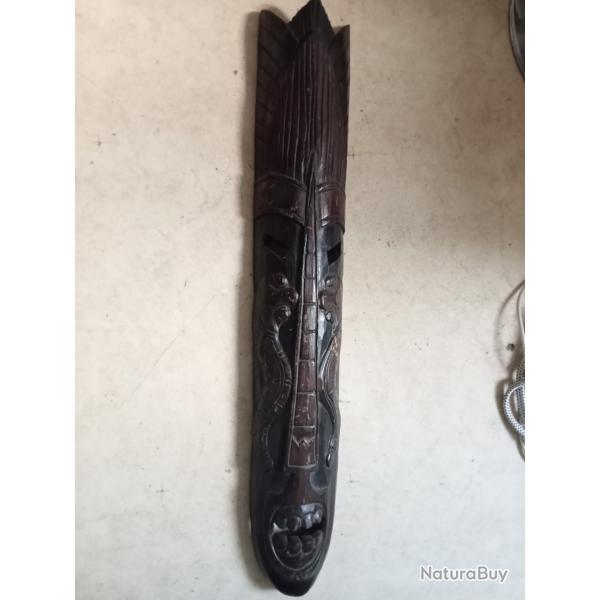 masque ancien africain en bois longueur 100 cm x 17 cm