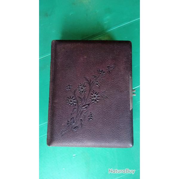 ANCIEN  LIVRE  A  SECRETS  .  ( Parfait pour la Planque )  .