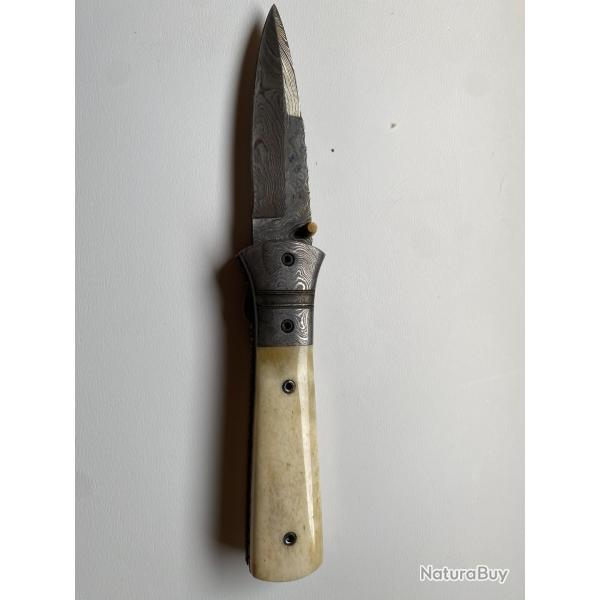 couteau artisanal manche en corne et lame damass�e