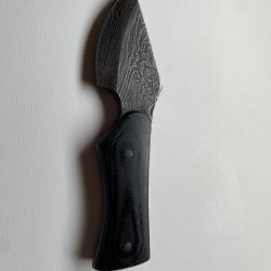 Petit couteau droit artisanal lame fixe en damas et manche G10