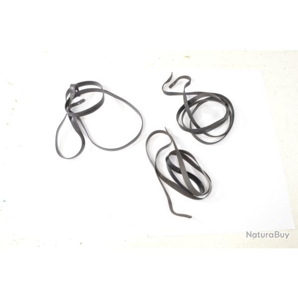 Lot de trois sangles / bretelles de jumelles en plastique souple, ann�es 1950 - 1970. Sans bouton.