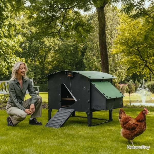 Poulailler sur pieds en plastique recycl� 8 � 15 poules