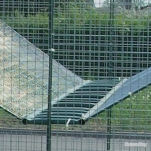 Parc � corbeaux facile � installer acier galvanis� 2x2x2m