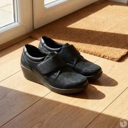 Chaussures scratch noir talon compens&eacute; PU - Fermeture pratique 39