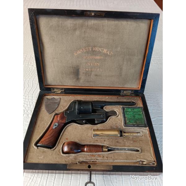Coffret d'un r�volver 7mm Ernest Rochas