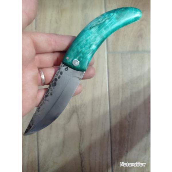 Couteau pliant deux clous forg� en acier carbone bois bouleau marbr�