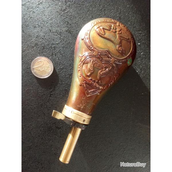 Poire � poudre avec gravure oies et chien bronz�e