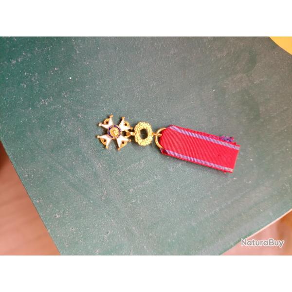 M�daille miniature comm�morative dite m�daille de l'�ducation